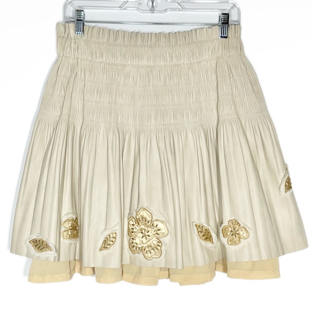 7 For All Mankind Beige Faux Leather Floral Appliqué Smocked Mini Skater Skirt M - Picture 5 of 9